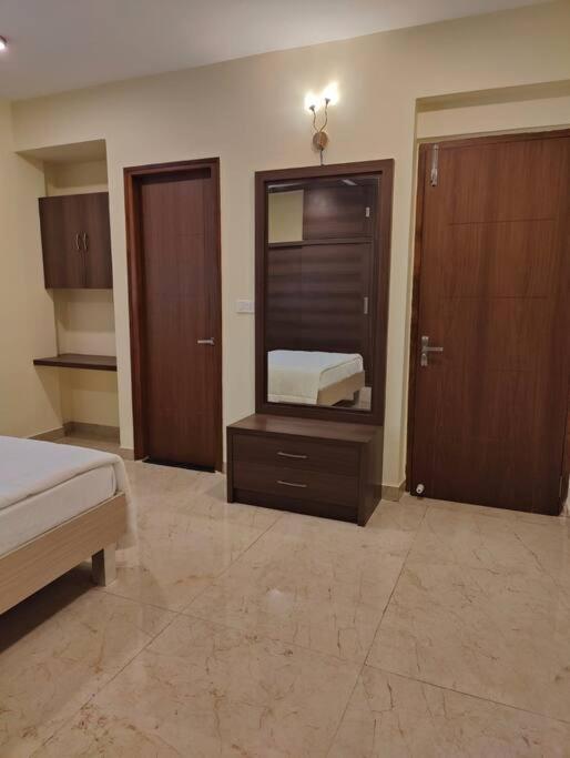 Tara Suites Premium Rooms In Central Indiranagar Bangalore Extérieur photo