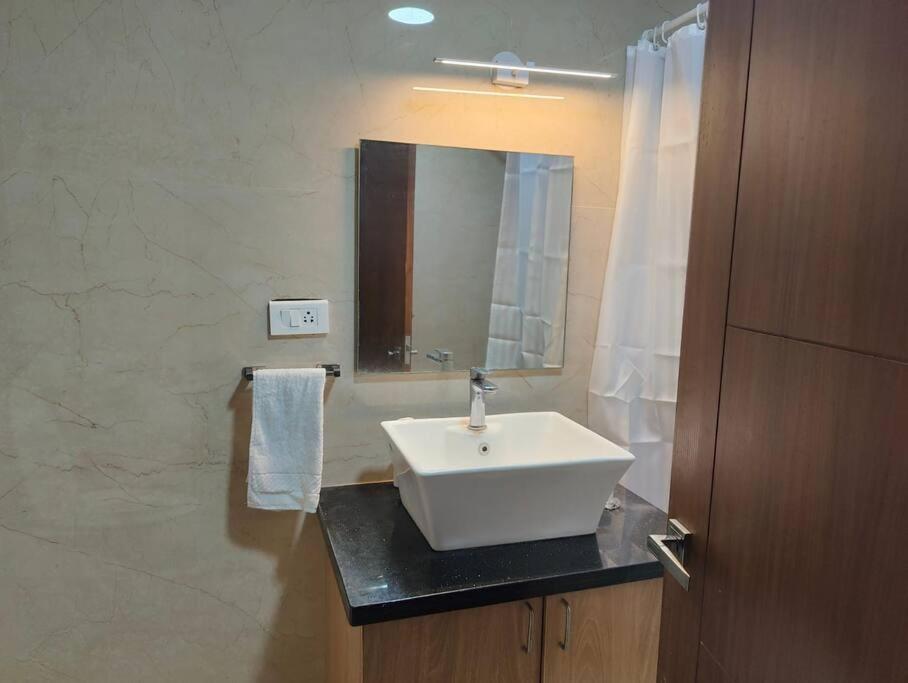 Tara Suites Premium Rooms In Central Indiranagar Bangalore Extérieur photo