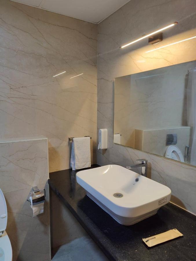 Tara Suites Premium Rooms In Central Indiranagar Bangalore Extérieur photo